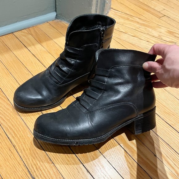 Warm Stylish Lined Winter Boots - Size 8.5 - Naturalizer - Picture 1 of 14